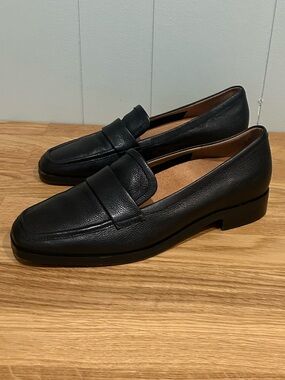 Vionic Black Leather Women’s Loafers